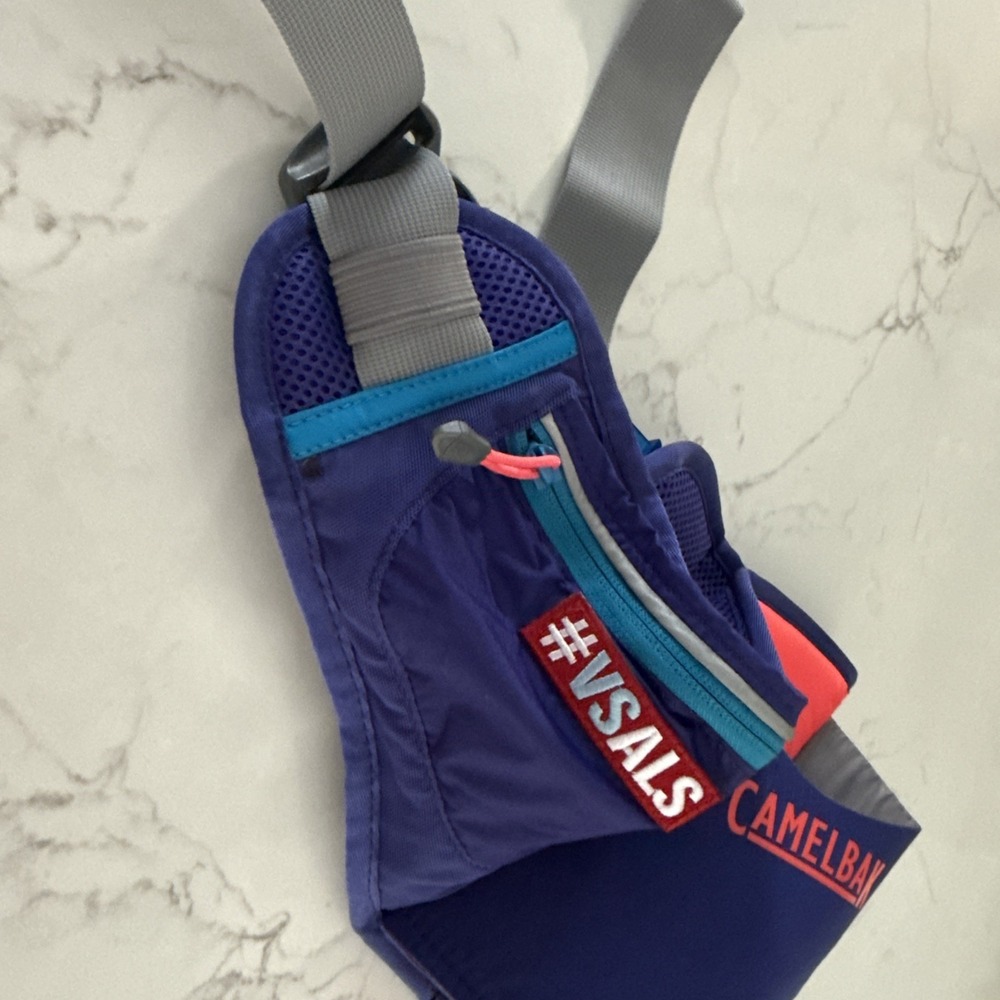 CamelBak Delaney DC Hydration Waist‎ Belt with Water Bottle Pocket Fanny Pack - Picture 2 of 5
